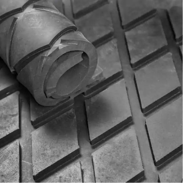 Oblíbený ZENITH RUBBER G 13B ČERNÉ OBLOŽENÍ - pro bubny pásů, kosočtvercové 12 mm, šíře 2000 mm, 65°Sh, -30/+70°C, obruš. 120 mm3